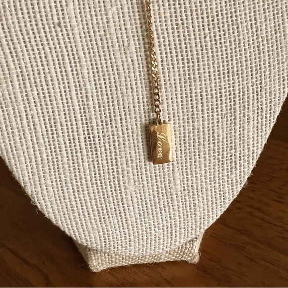 RESTOCKED ✨ SAFETY PIN STAINLESS STEEL YELLOW GOLD NECKLACE - Picture 4 of 6